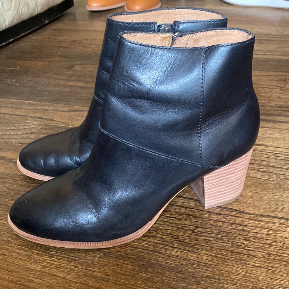 EUC Madewell black leather booties size 10